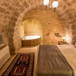 Luna Cave 3*