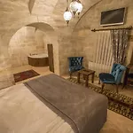 Luna Cave