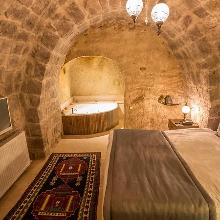 Luna Cave 3*