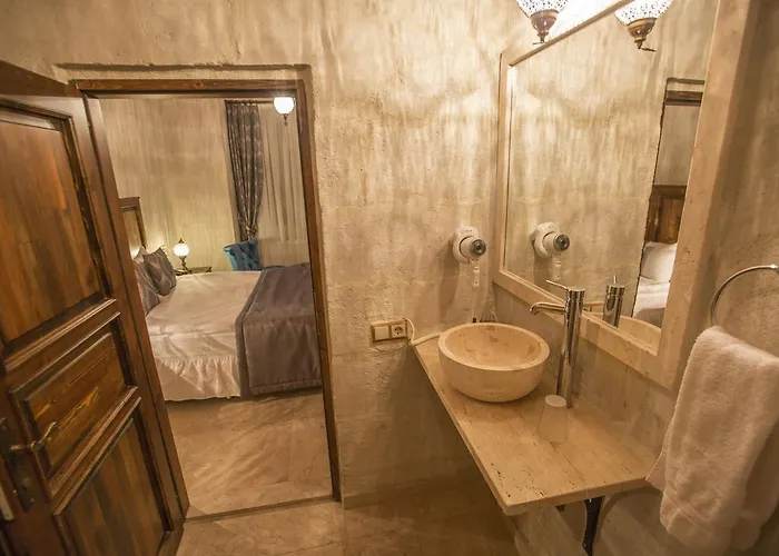 Gasthuis Luna Cave 3*